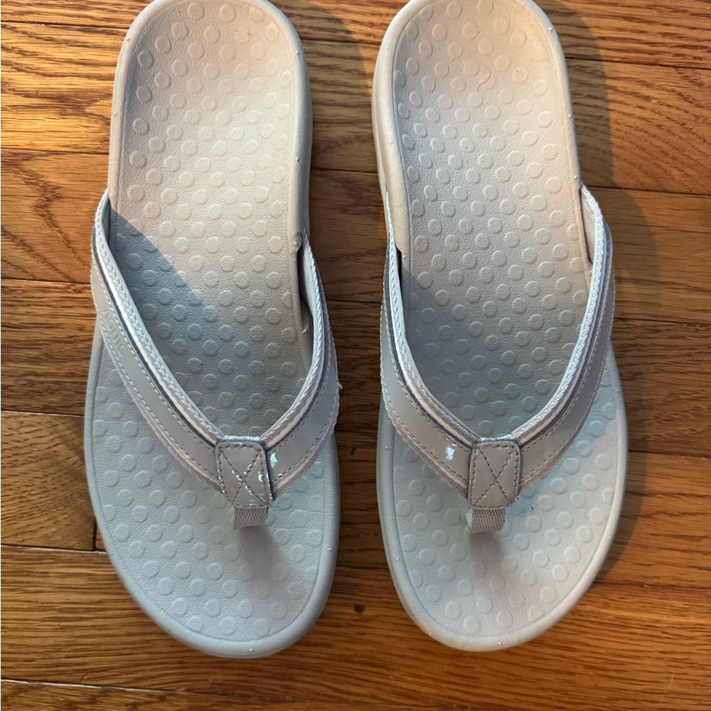 Vionic Gray Sandals with Contoured Cushioning